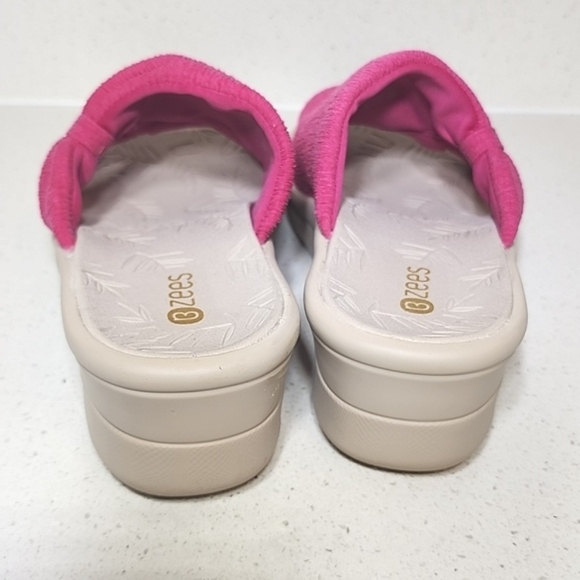 Bzees Women's Smile More. Paradise Pink Fuchsia Slide Wedge Sandals Size 9 - Picture 4 of 8